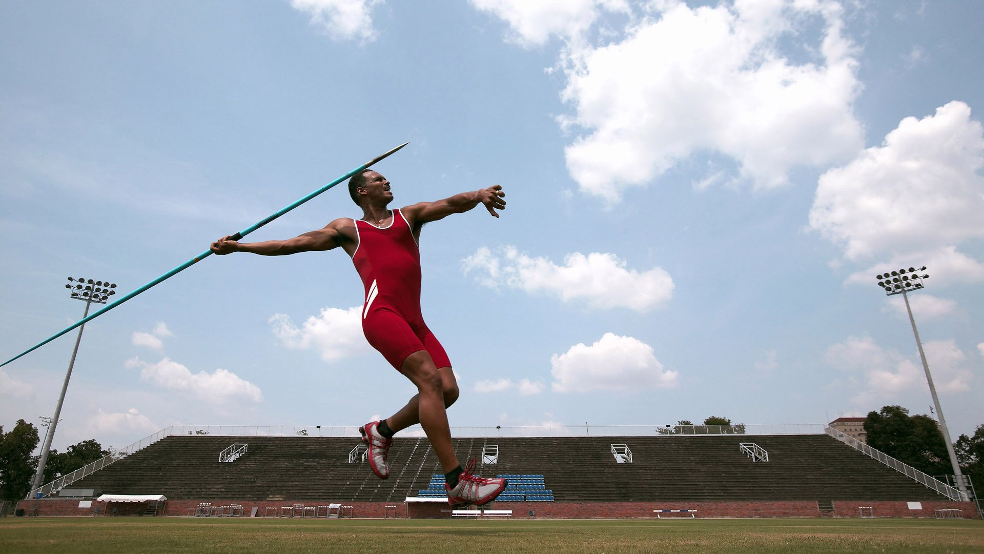 街道上的北欧风暴,挪威新星在F1焦点战中碾压加纳传奇