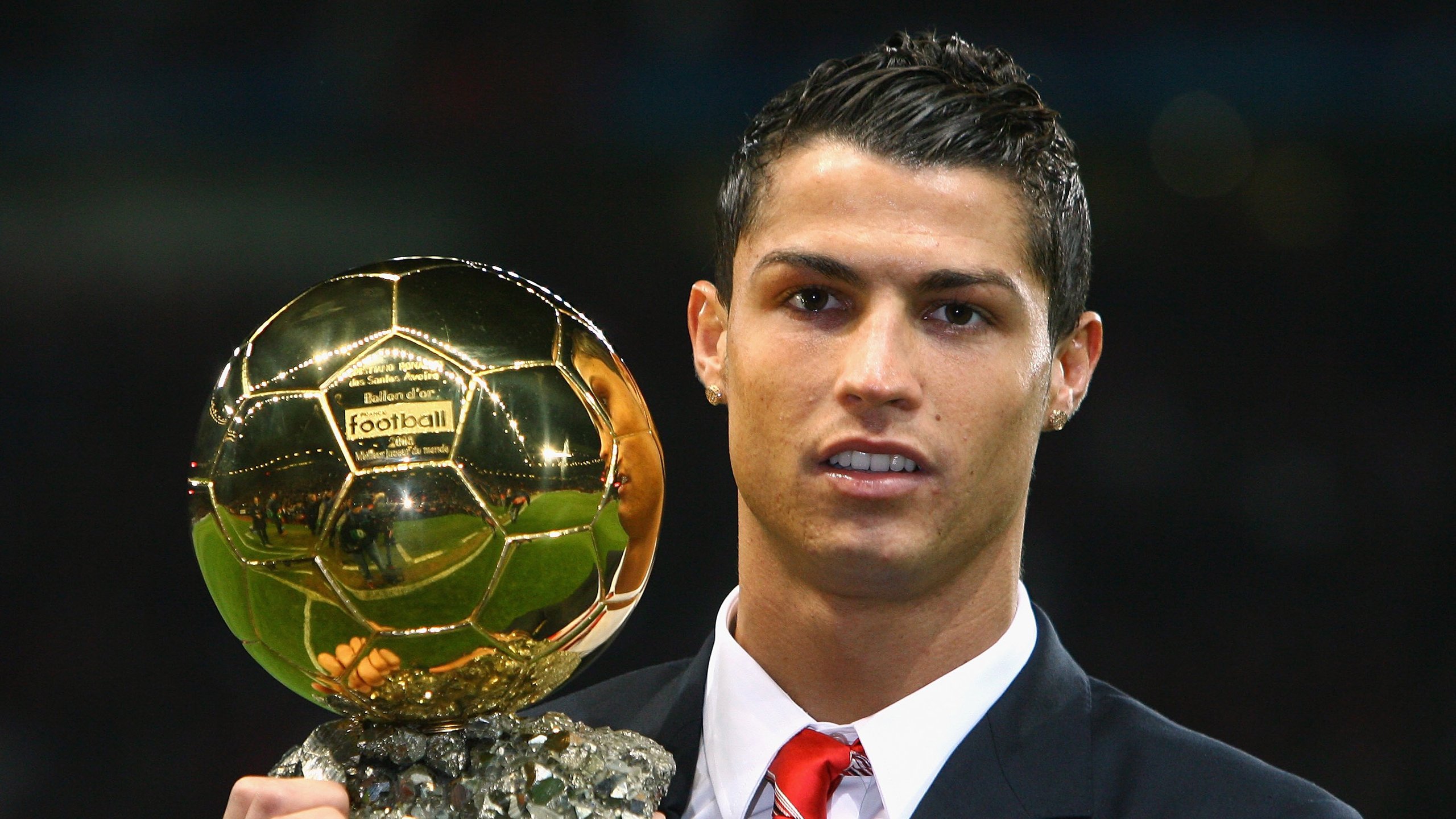 马赛鏖战希腊，梅西点燃赛场，一场跨越时空的足球对话