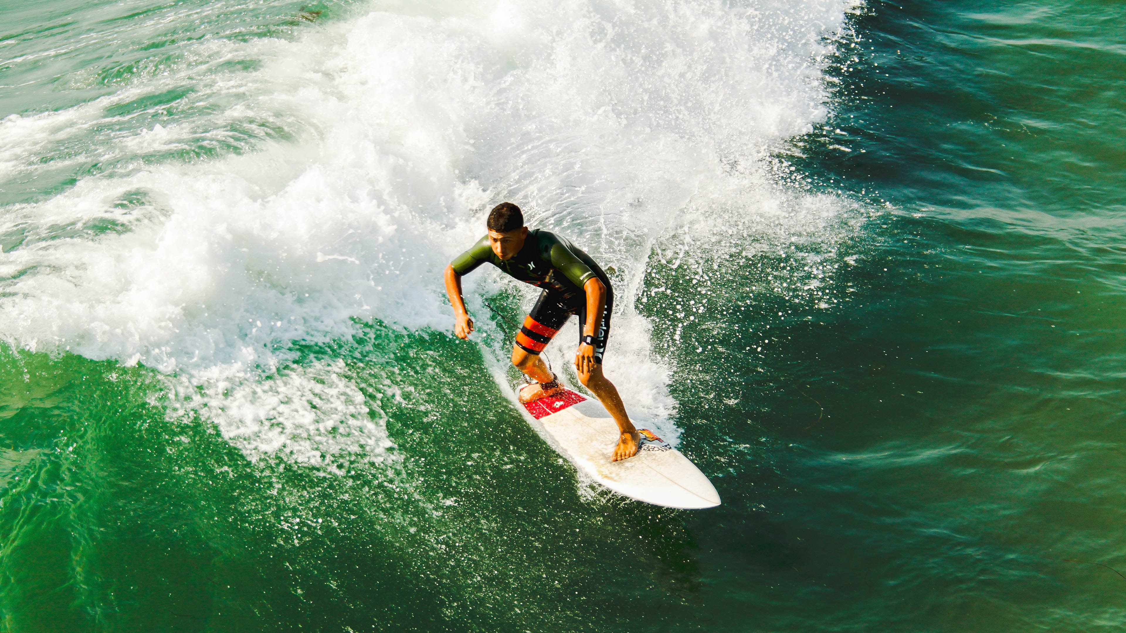 拉塞尔状态火热助索伯车队上演惊天翻盘，哈斯车队痛失好局